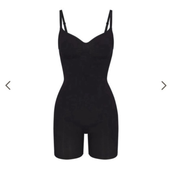 NWOT SKIMS SHAPEWEAR SEAMLESS SCULPT MID THIGH BODYSUIT ONYX BLACK MEDIUM - Picture 1 of 4